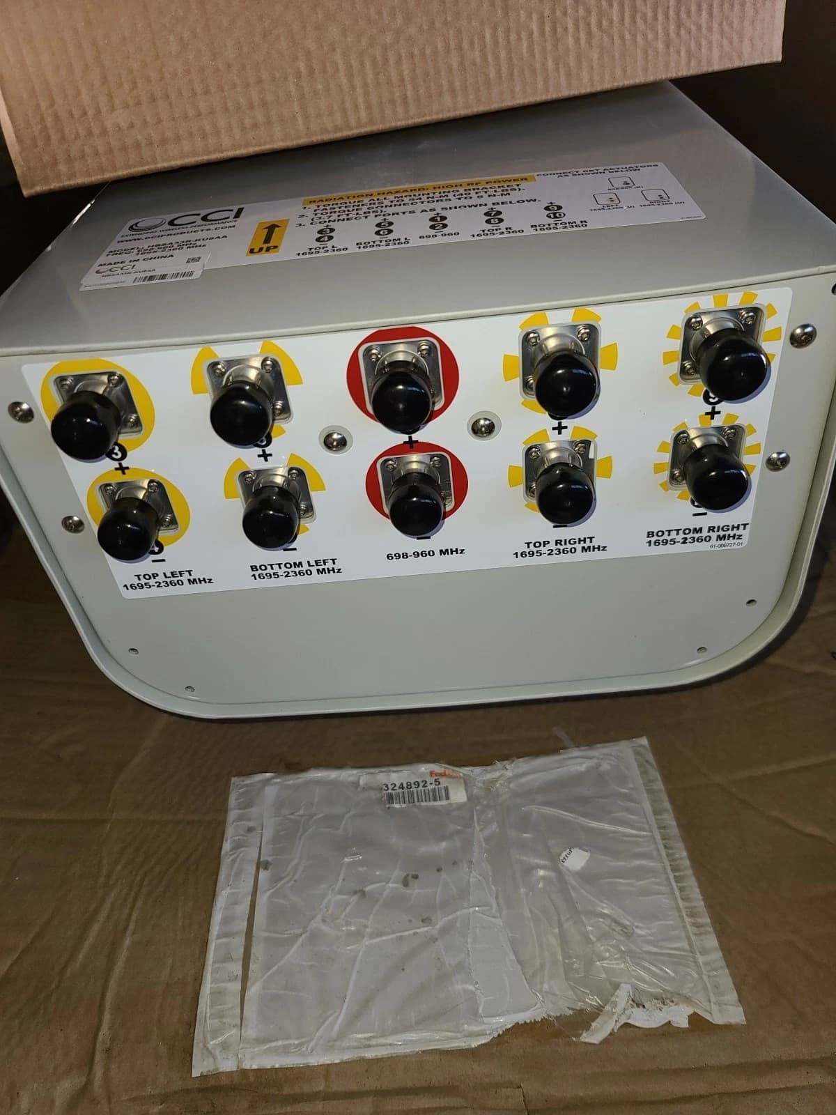 Communication Components Inc. HBSA33R-KU8AA-K - Ant 698-960/1695-2360mhz Wbrkt