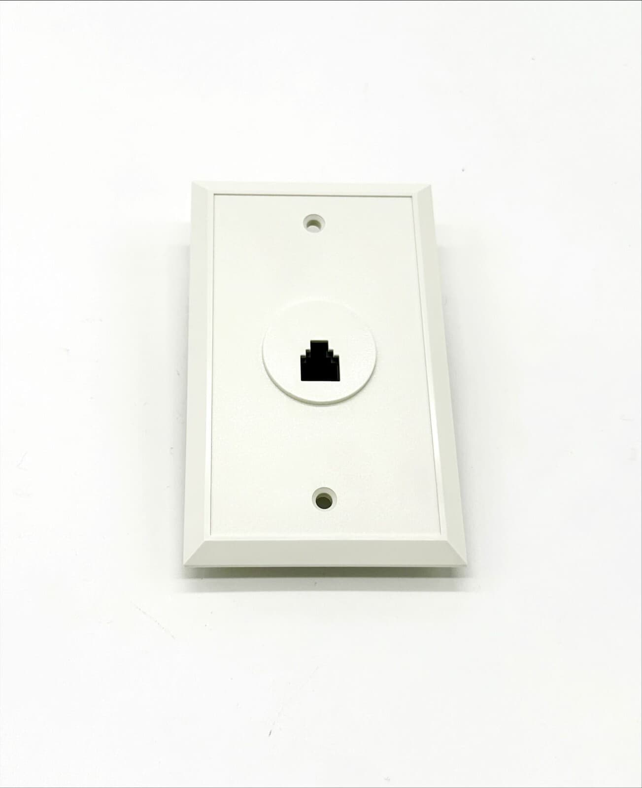 100-units min. Premier Flush Mount Jack Four Conductor White. The Plate Includes A One-piece Unit With A Single Jack And Mounting Screws. A Spring Loaded Door Protects Jack From Contaminents. - PT-625B4E-4-85